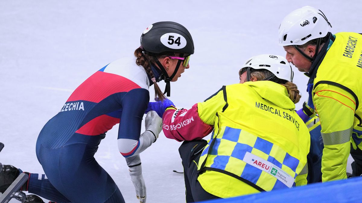 Rychlobruslařka na krátké dráze Vaňková ve čtvrtfinálové jízdě spadla